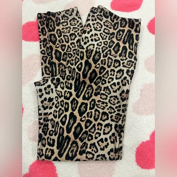 Onzie Leopard Print Fabric - Picture 1 of 4